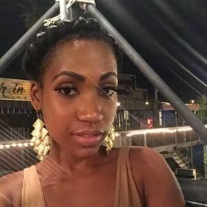 Meet your Posher, Cassandra